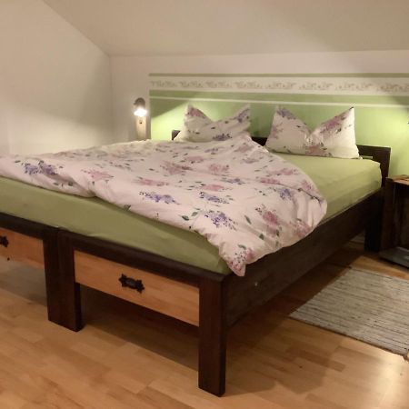 Gemuetliche, Grosszuegige Ferienwohnung Salzhausen Buitenkant foto